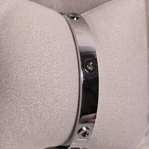 Kate Spade Silvertone Spot the Spade Hinged Bangle Bracelet NWT Retail $79